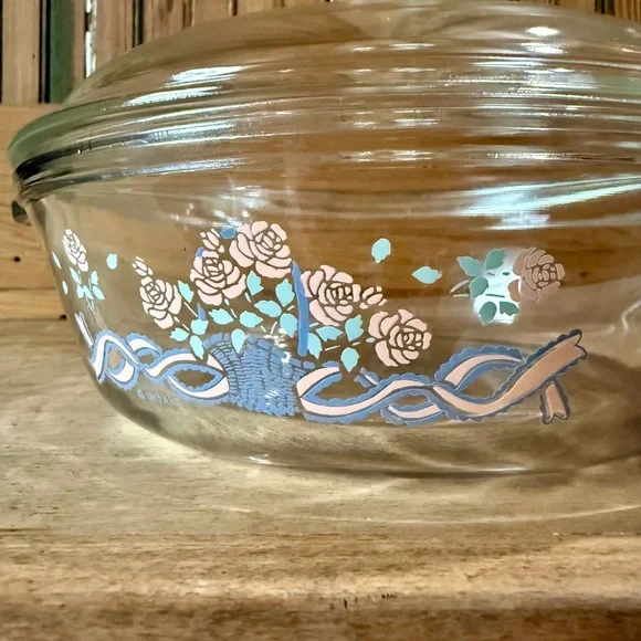 Anchor Hocking  1.5 Qt Covered Glass Casserole “Pink Roses in Basket” 1989 - Picture 12 of 15